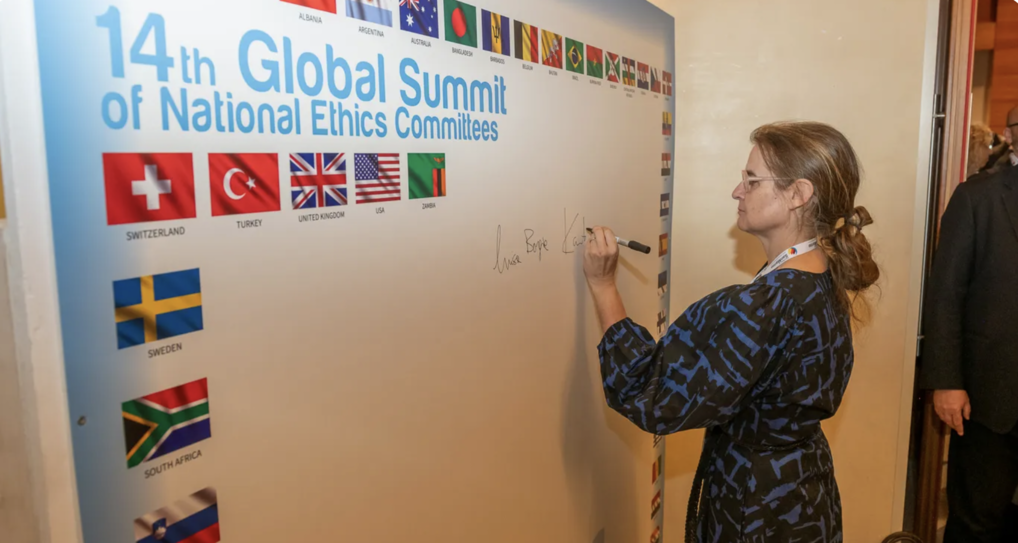 14th Global Summit of National Ethics Committees - San Marino 17, 18, 19/04/2024Cerimonia inaugurale - Firme dei partecipanti - Katherine Littler